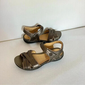 Clarks Un Vasha Sandal Bronze Leather Strappy Velcro Adjustable Fit Size 7